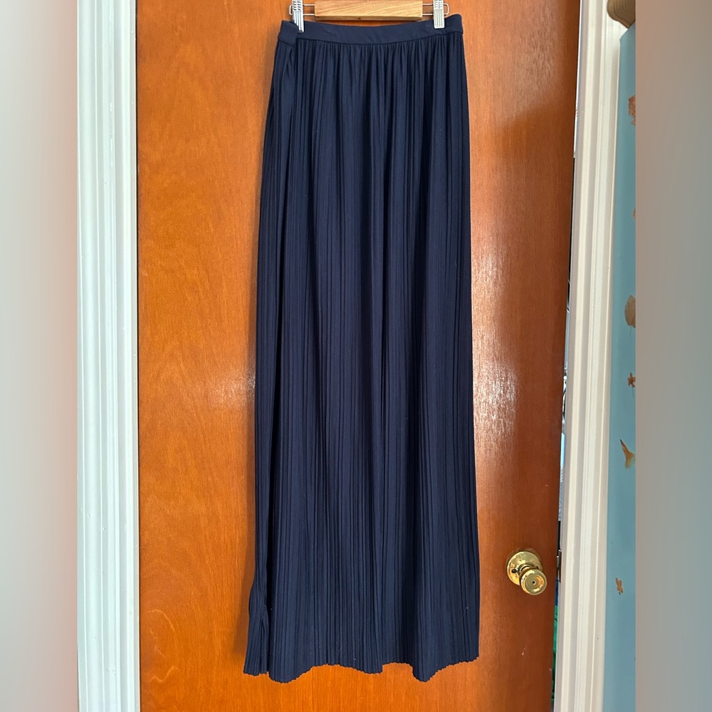 Theory size 4 navy osyno drapey tee pleated maxi skirt